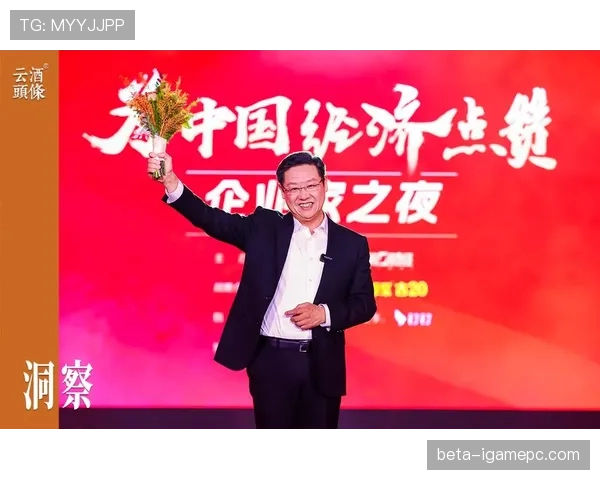 看到吴向东背的那只包，我下意识想把我银行卡删了