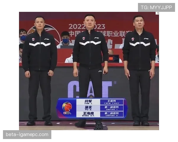 篮球裁判手势规则详解:判罚动作与含义解析 篮球裁判手势规则详解:判罚动作与含义解析